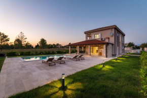 Exceptional Villa Idalia near ZADAR, NIN & QUEENS BEACH, Heated Pool, Privacy